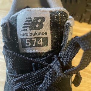 Women’s size 7 1/2 new never worn 574 glitter, tweed, new balances.